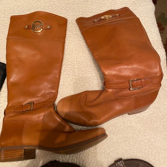 Michael Kors boots - Picture 2 of 2